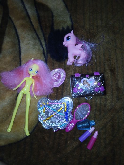 Продам лот іграшок для дівчинки