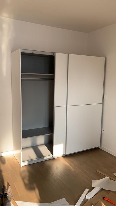 Roupeiro com 2 Portas de Correr — 50€