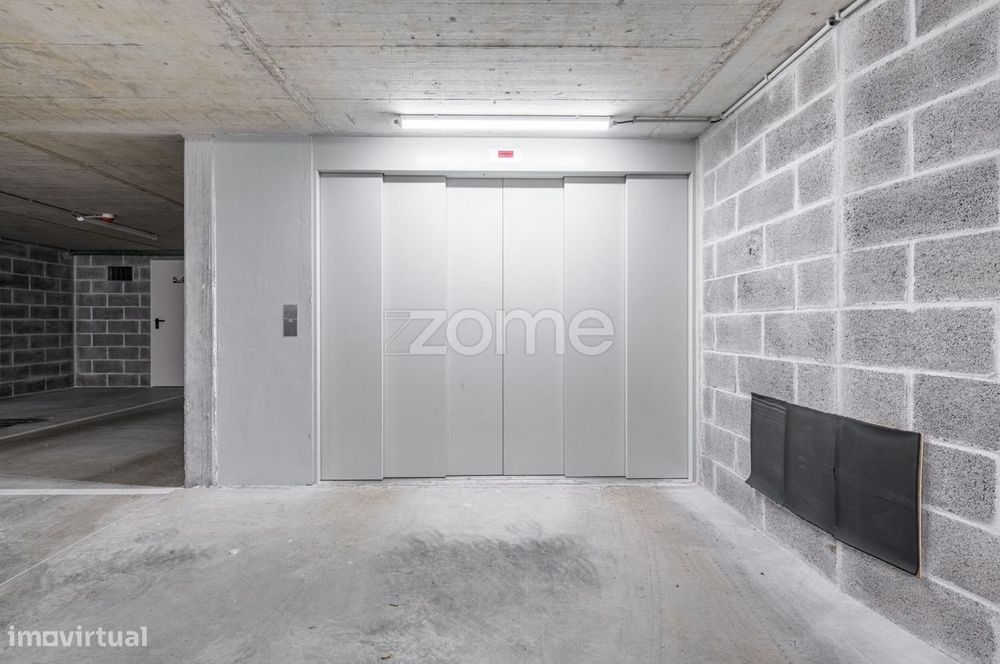 T3 triplex semi-novo com garagem e arrumos - Cond. Terracotta, Porto