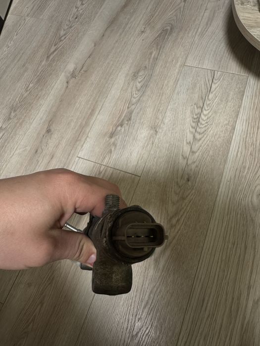 Паливна рампа на Subaru Forester 2.0D з датчиком!