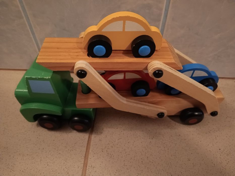 Drewniana laweta Elefun z pojazdami