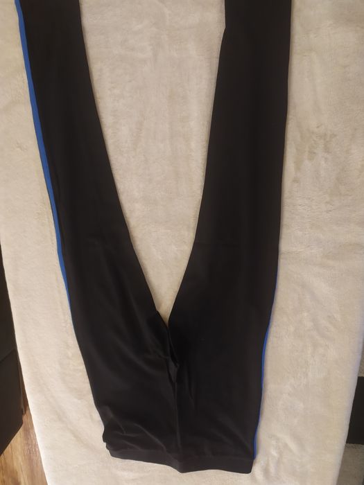 Legginsy z niebieskim lampasem