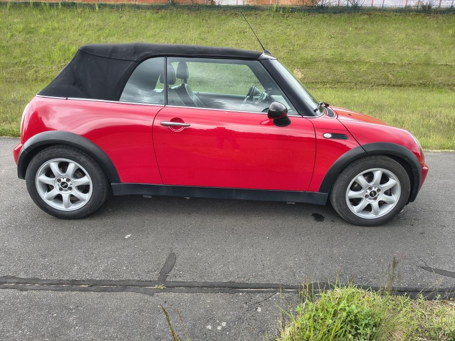 Mini One Cabrio.