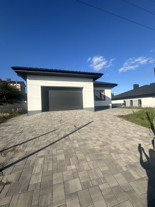 Продам будинок -американку . Газ , гараж , 8 соток двлянка