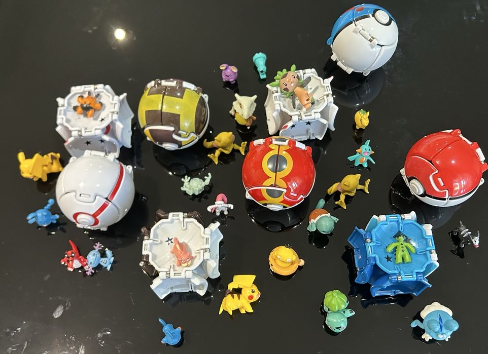 Pokebola com Pokémons