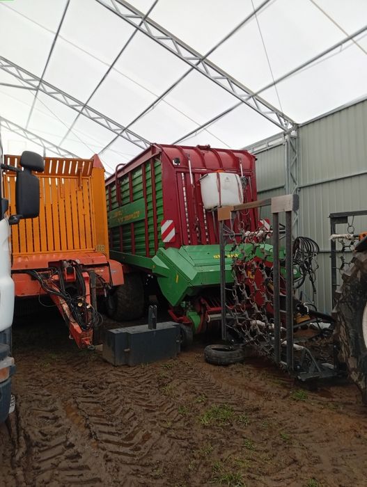 Przyczepa samozbierająca strautmann 4+