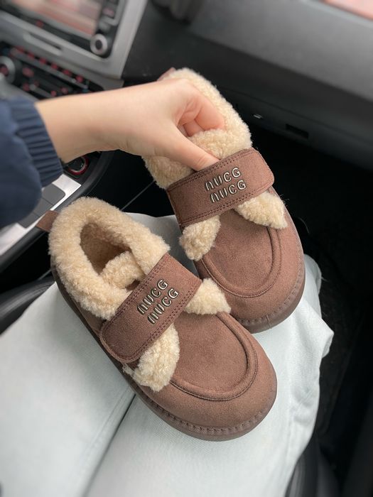 Коричневі жіночі чобітки