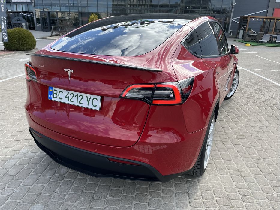 Tesla Model Y Long Range Dual Motor All-Wheel Drive 2021 Red