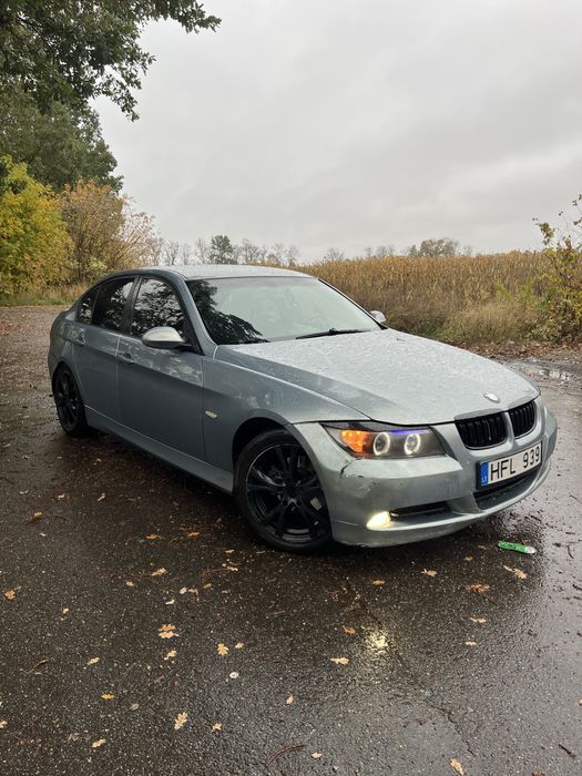Продам BMW E90 320d