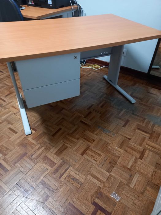 Secretária para escritório