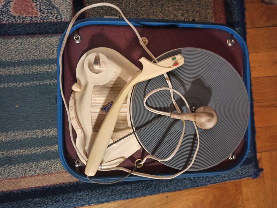 Gramofon walizkowy PRL