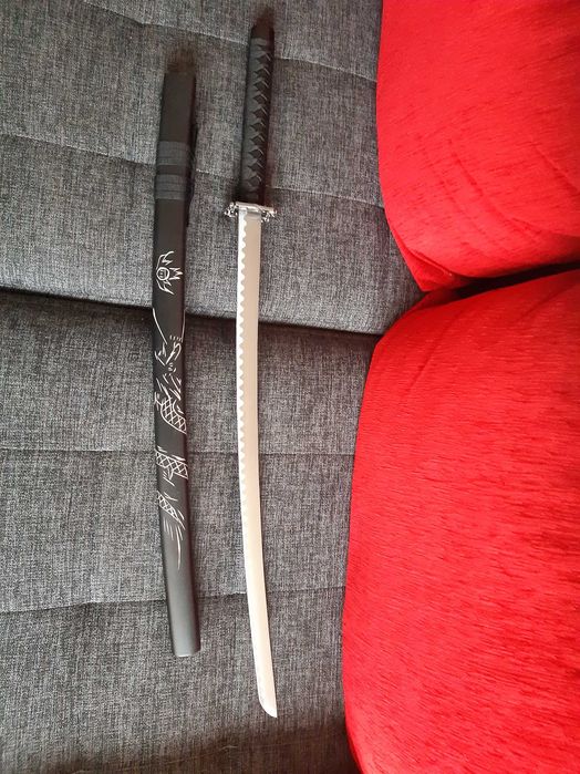 Miecz samurajski katana, czarny, metalowy, lekko naostrzony