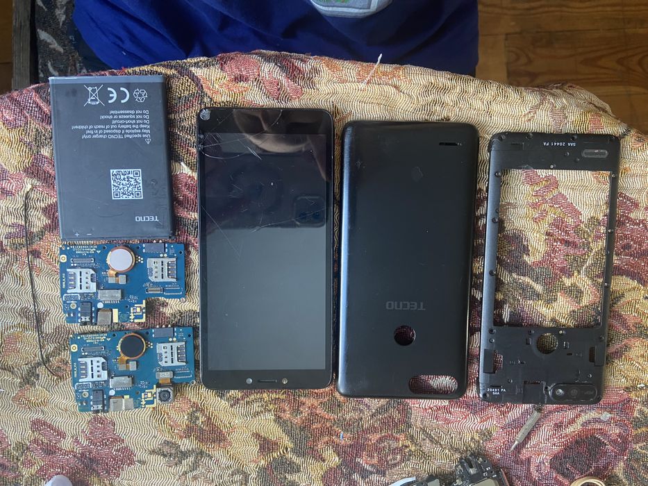 Телефони на запчясти опис цени разние