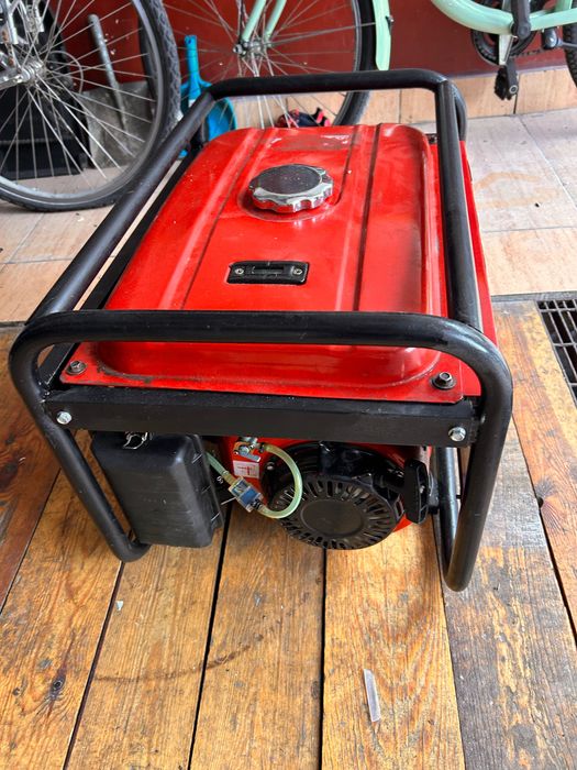 Agregat prądotwórczy 2.4 KW max 2.7KW