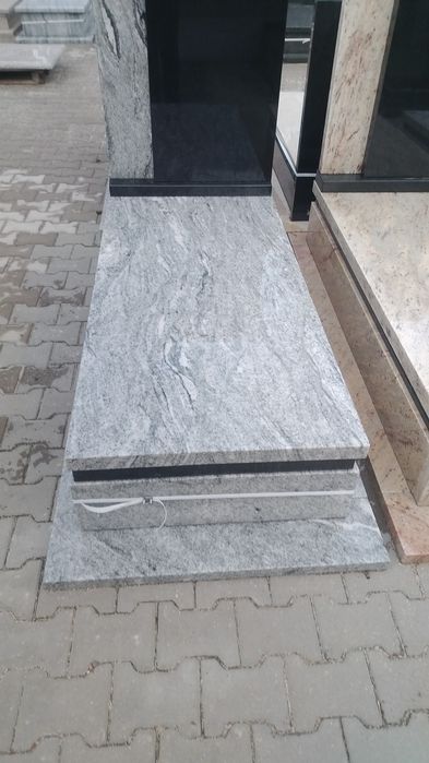 Nagrobek granitowy