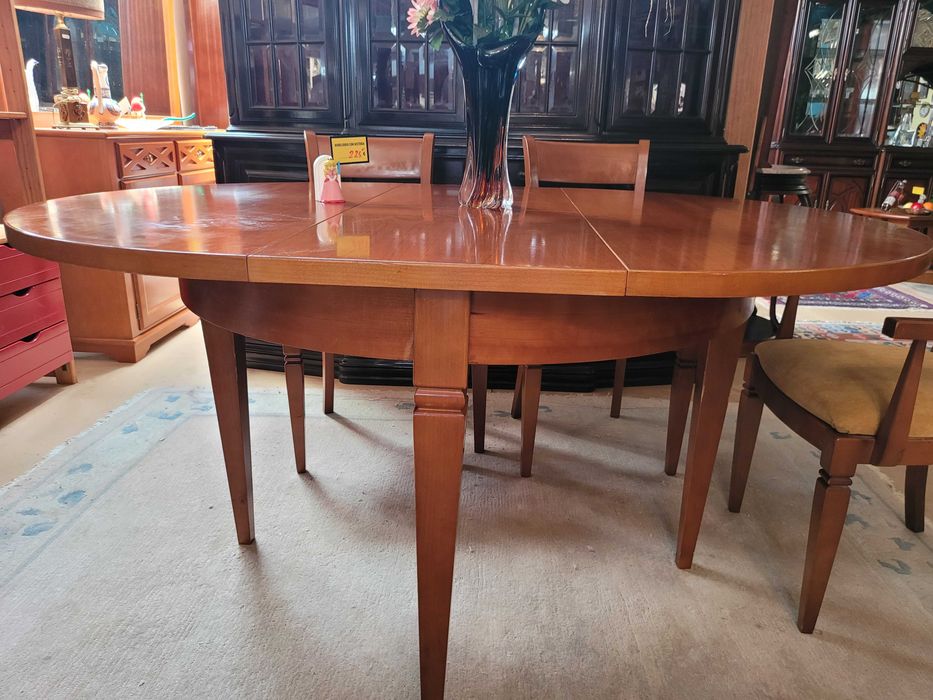 Mesa em madeira - extensível - Só a mesa as cadeiras são à
