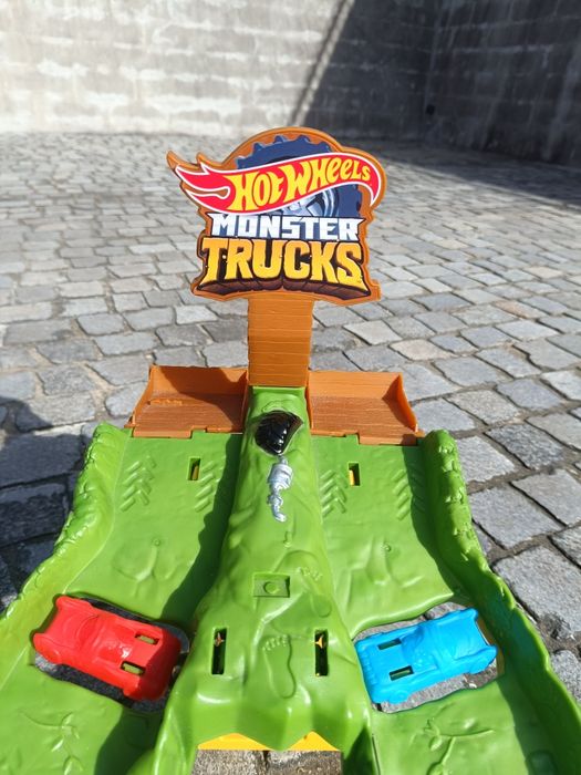 Pista Hotwheels Monster Trucks