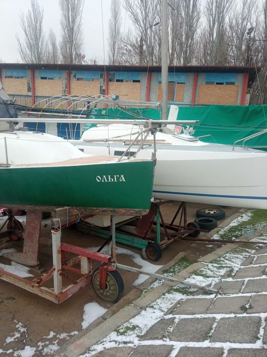 Продам парусную яхту.