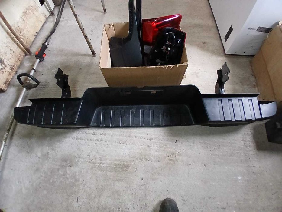 Caixa de carrinha Isuzu NOVA (com todos os acessórios)