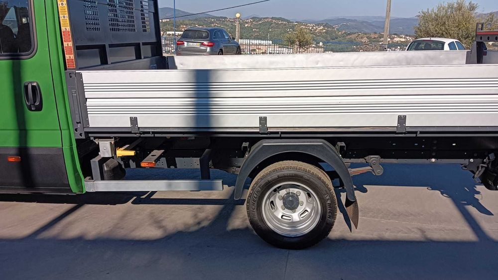IVECO DAILY 40C16 3.0 160 CV – 7 LUGARES – BASCULANTE – 2025