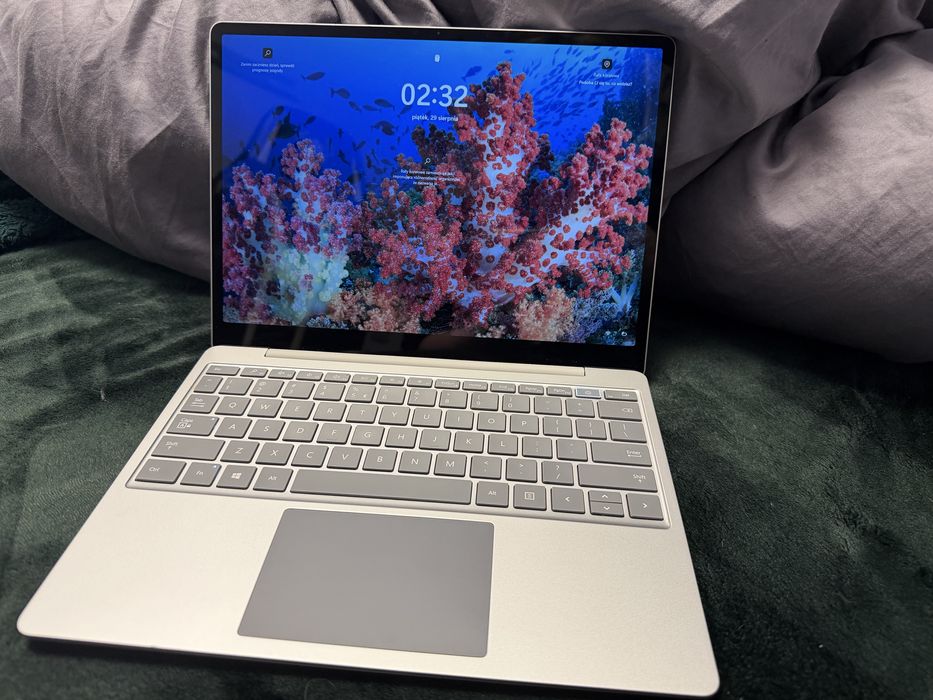 surface laptop go