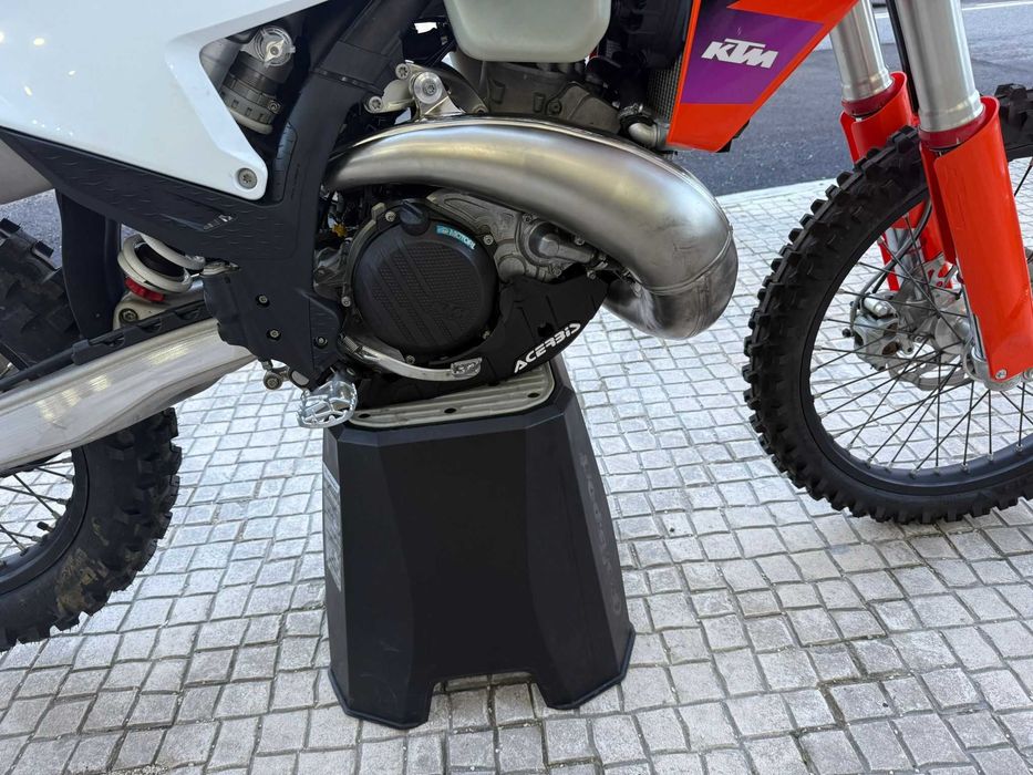 KTM 300 TBI modelo de 2024