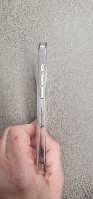 Продам чехол для Iphone 16