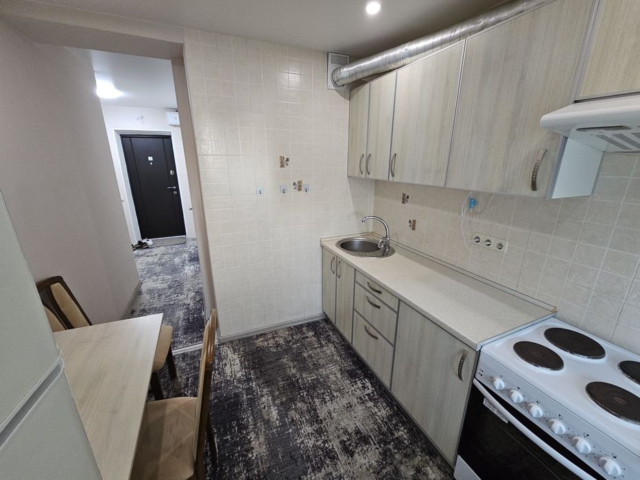 Продам 1-кімнатну квартиру (39 м²) внизу проспекту Олександра Поля