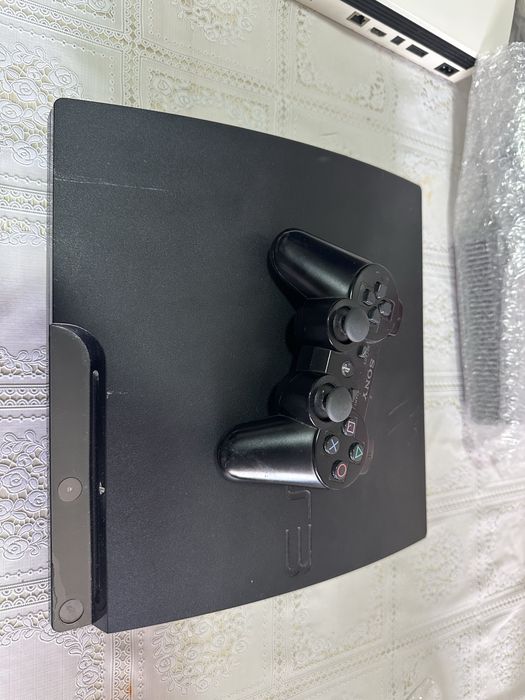 Vendo PS3 desbloqueado,com alguns jogos na memória,valor 65€