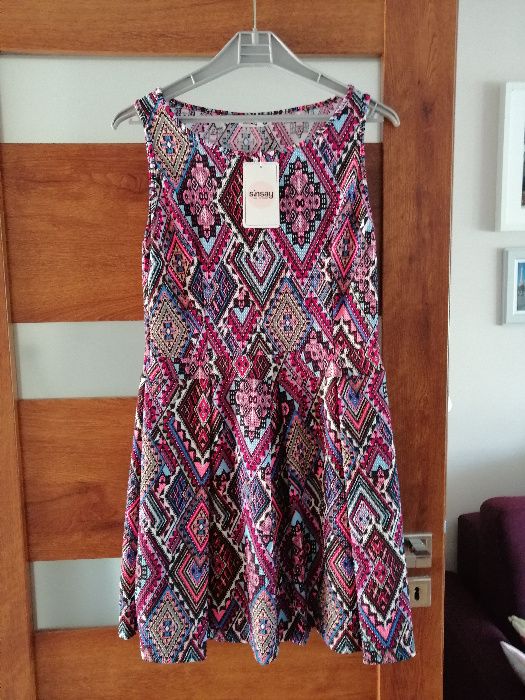 sukienka nowa rozmiar L Sinsay rozkloszowana