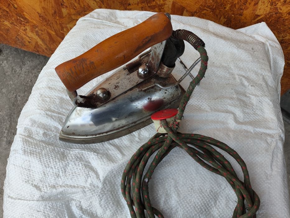 Электрический утюг, б/у