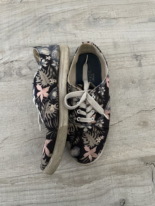 Buty trampki w kwiaty
