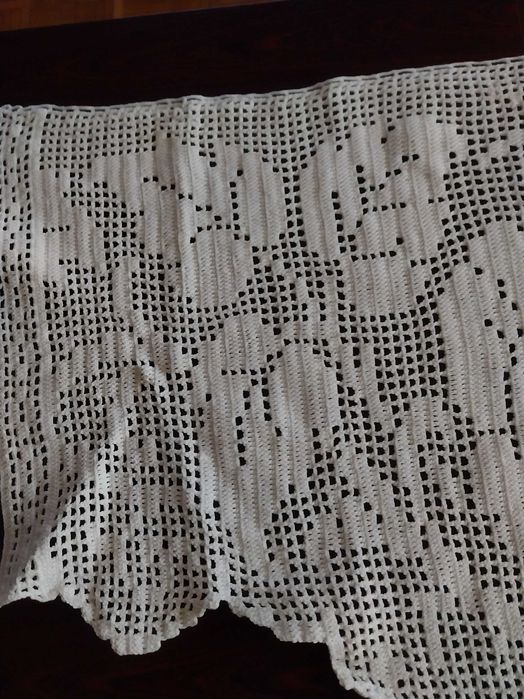 Dwie zazdroski na okno Haft szydełkowy  ecru.