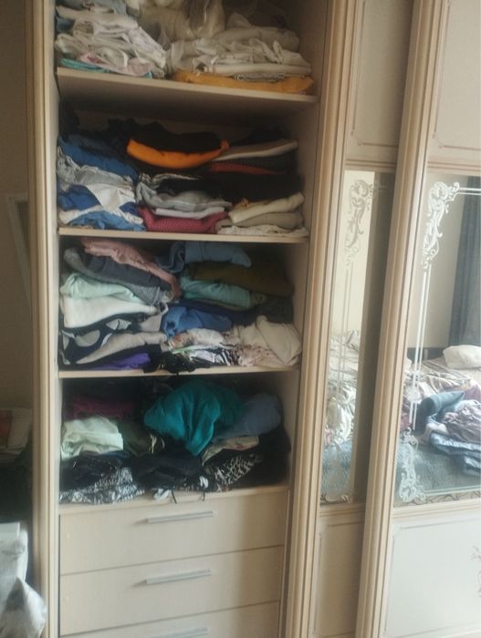 Продам шафу та комод б/у. Все в ідеальному стані.