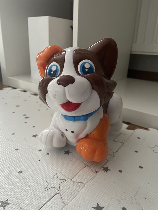 Clementoni piesek interaktywny.