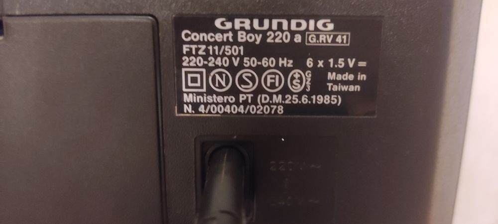 Всеволновый радиоприемник Grundig Concert Boy 220