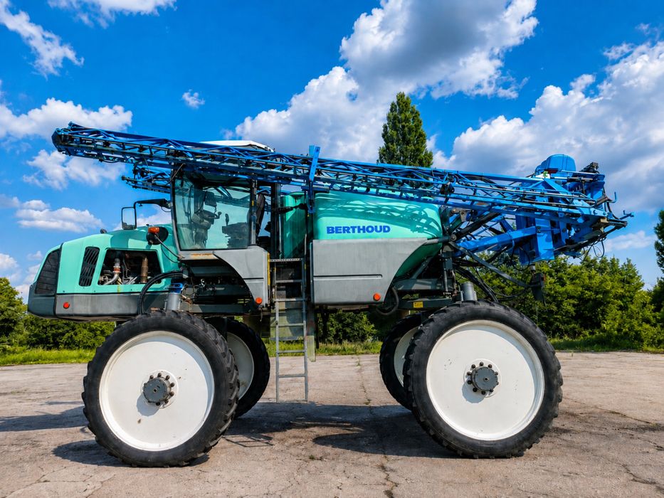 Самохідний обприскувач BERTHOUD RAPTOR 3240.