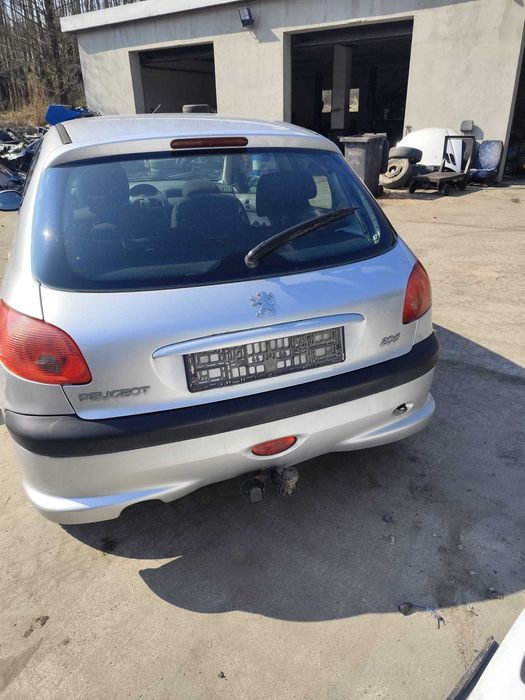 Posiadam czesci peugeot 206  lift 1.4 benzyna