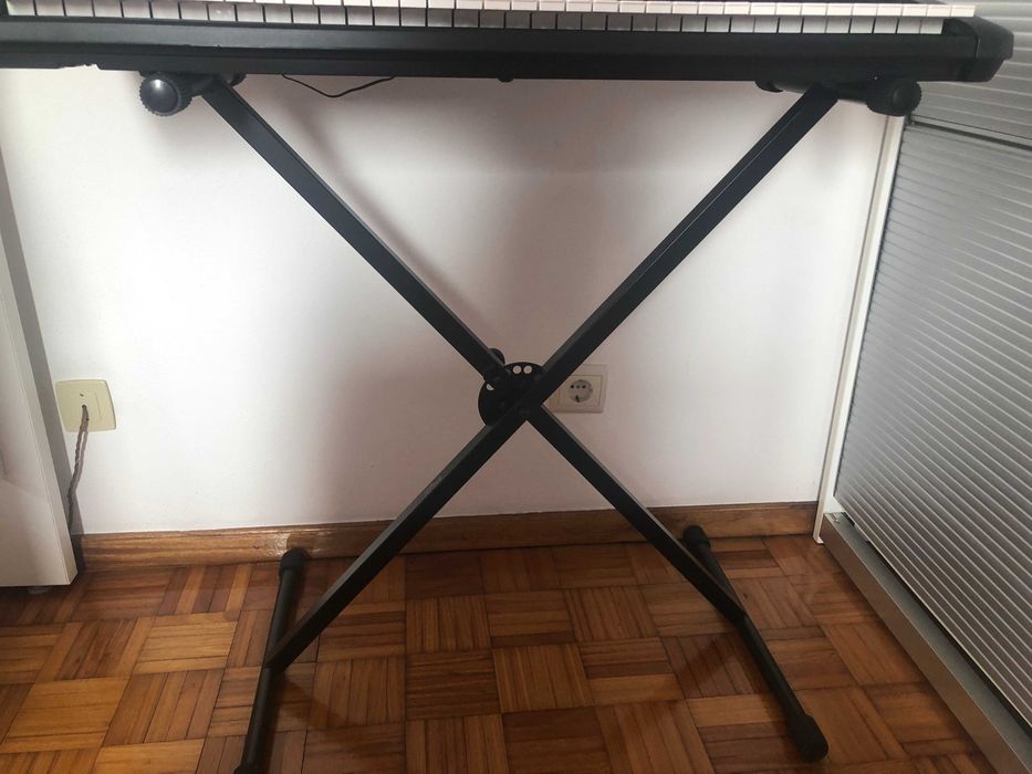 teclado yamaha YPT-260 + Tripé