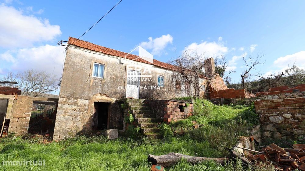Moradia T3 para restaurar, Almoster
