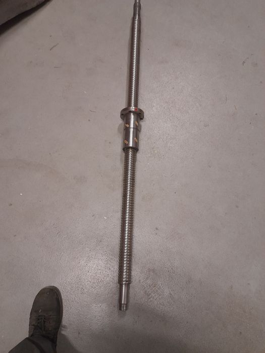 Śruba z nakrętką na imadło