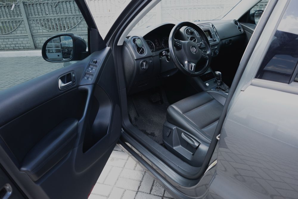 Volkswagen  tiguan 16