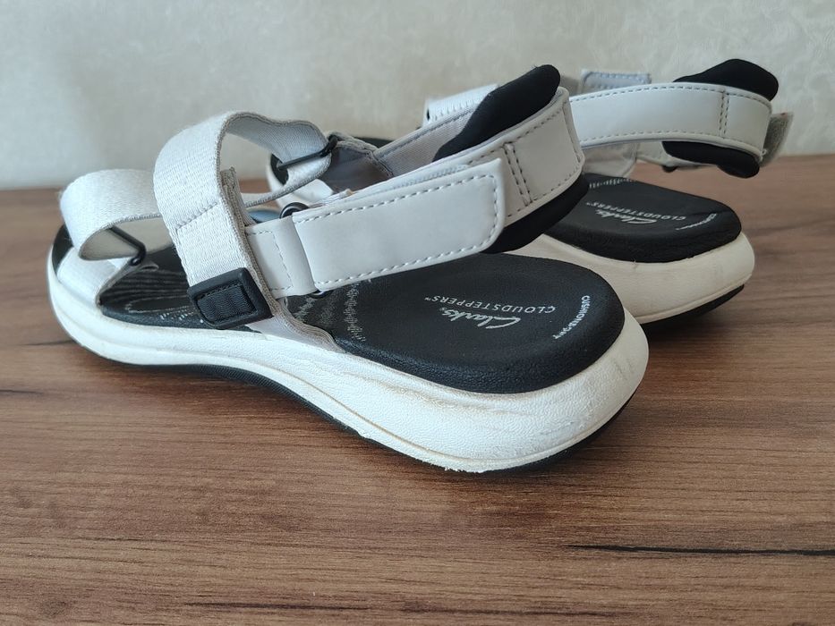 Сандалі Clarks Mira Sun White 39 розмір