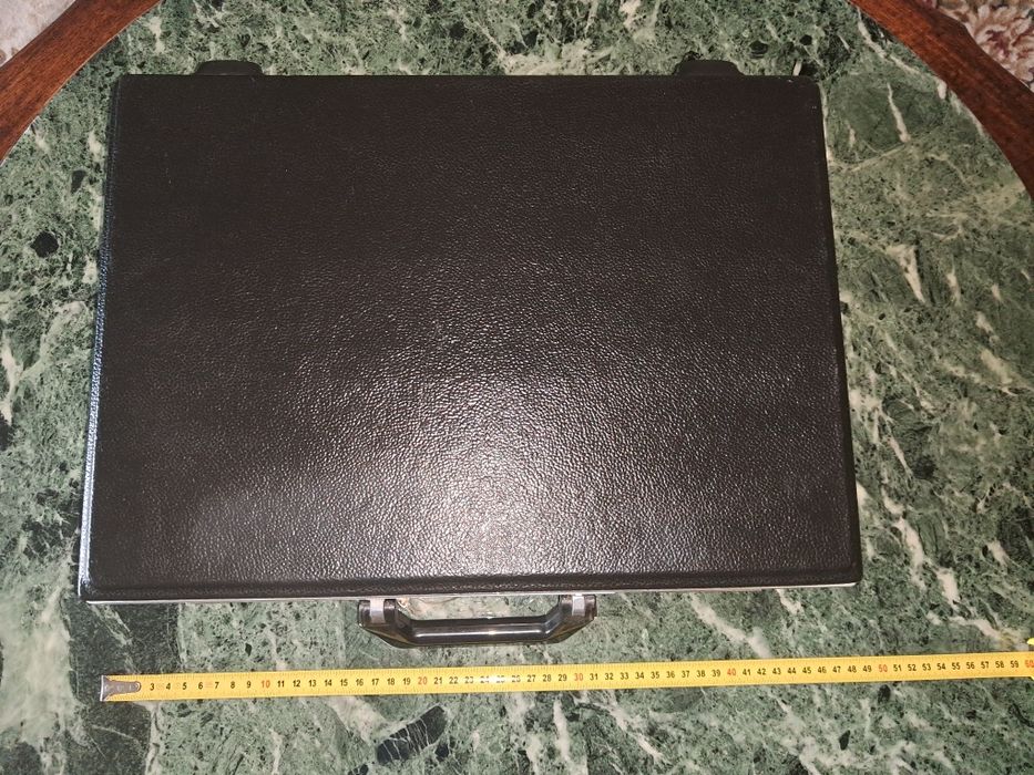 Дипломат ( пластиковий портфель)