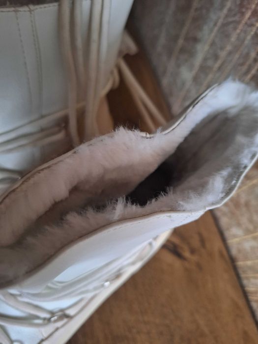 Продам жіночі зимові чоботи( луноходи) фірми Reserved