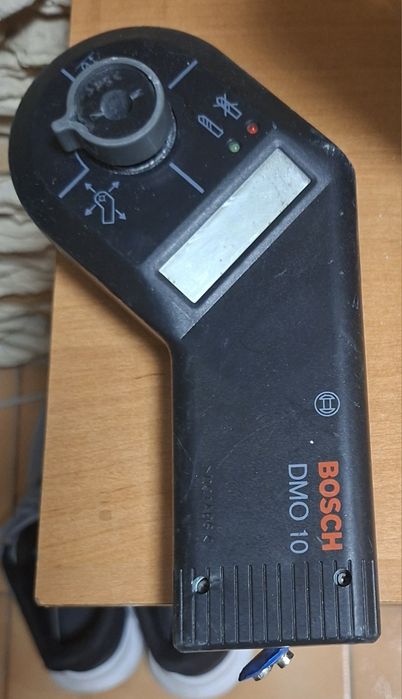 Detektor cyfrowy Bosch DMO 10 – wykrywacz przewodów i metalu