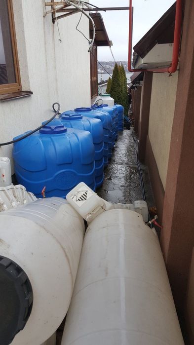 Продам пищевые трехслойные бочки на 1000 л