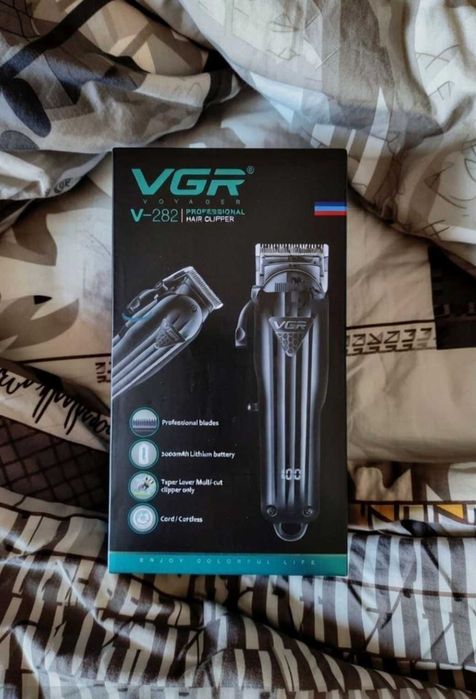 Акумуляторна машинка для стрижки з градієнтним лезом