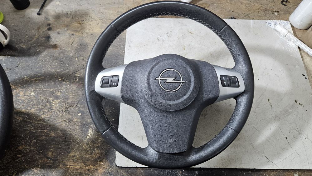 Kierownica skóra skórzana bardzo ładna opel corsa d bez podgrzewania