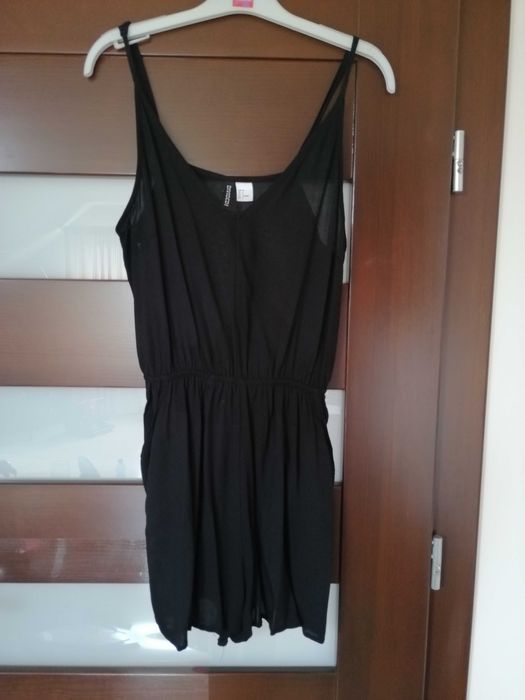 Czarny krótki kombinezon